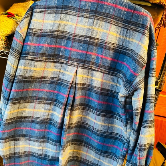 Oversized flannel jacket. Button up with pockets. - Picture 4 of 4